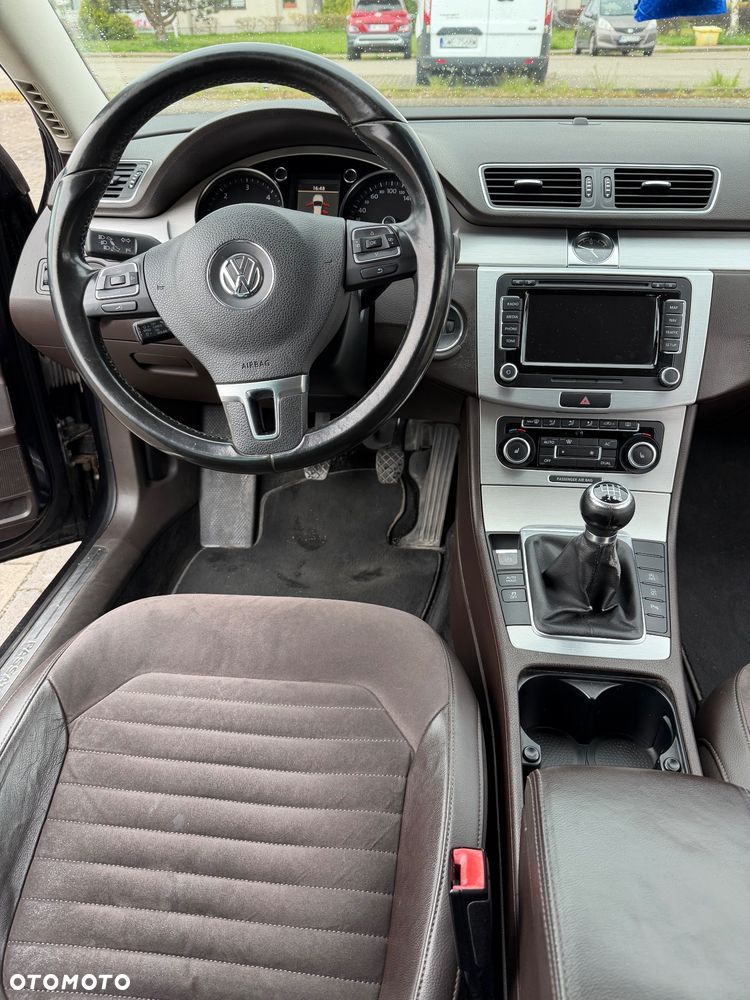 Volkswagen Passat 2.0 TDI Highline - 22