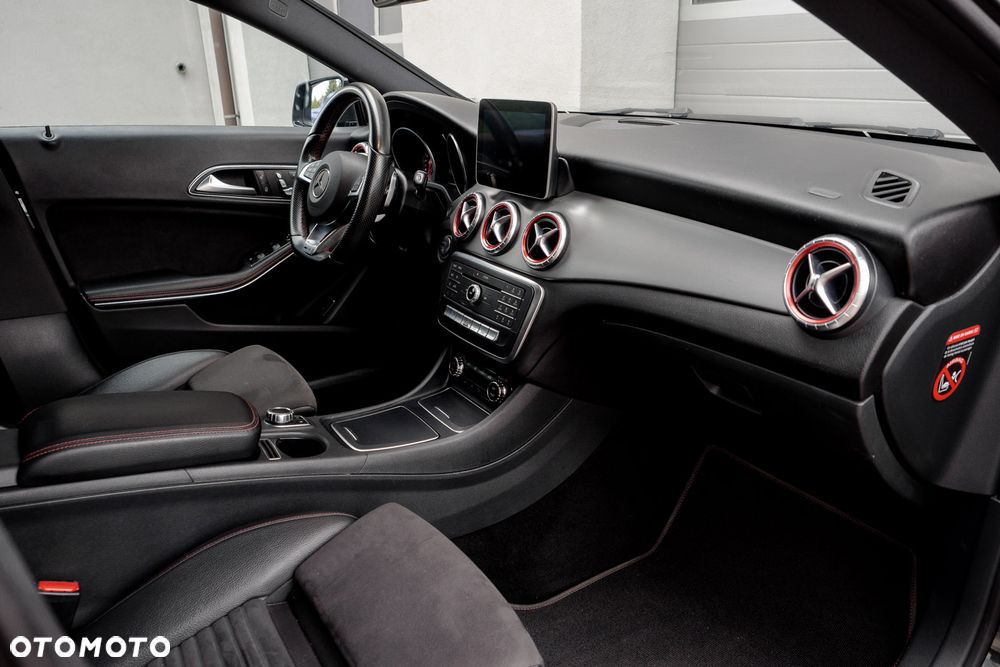 Mercedes-Benz CLA 200 7G-DCT AMG Line - 30