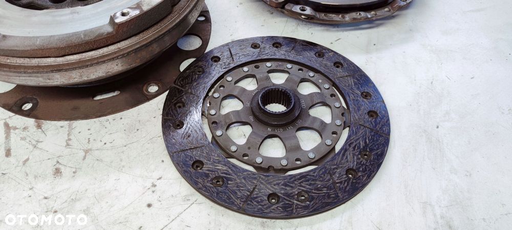 SPRZĘGŁO KOŁO DWUMAS AUDI A4 A5 1.8 0B1105266AA *4 - 4