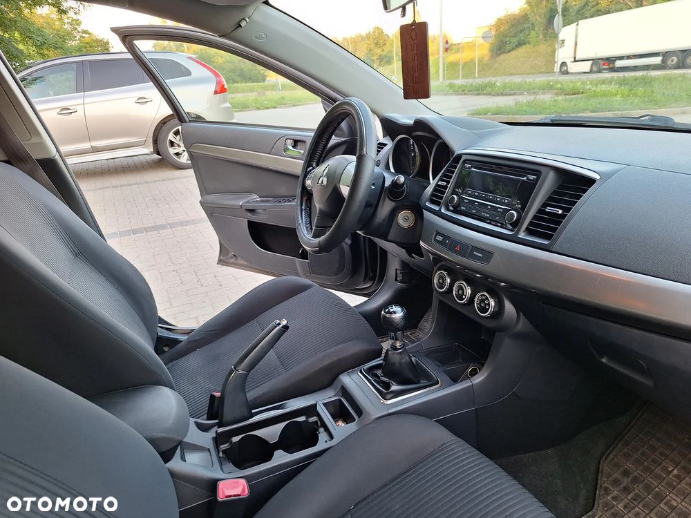 Mitsubishi Lancer 1.6 Invite - 9