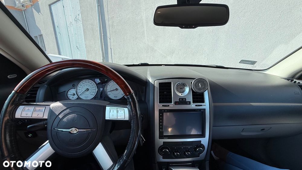 Chrysler 300C 5.7 V8 Hemi AWD - 16