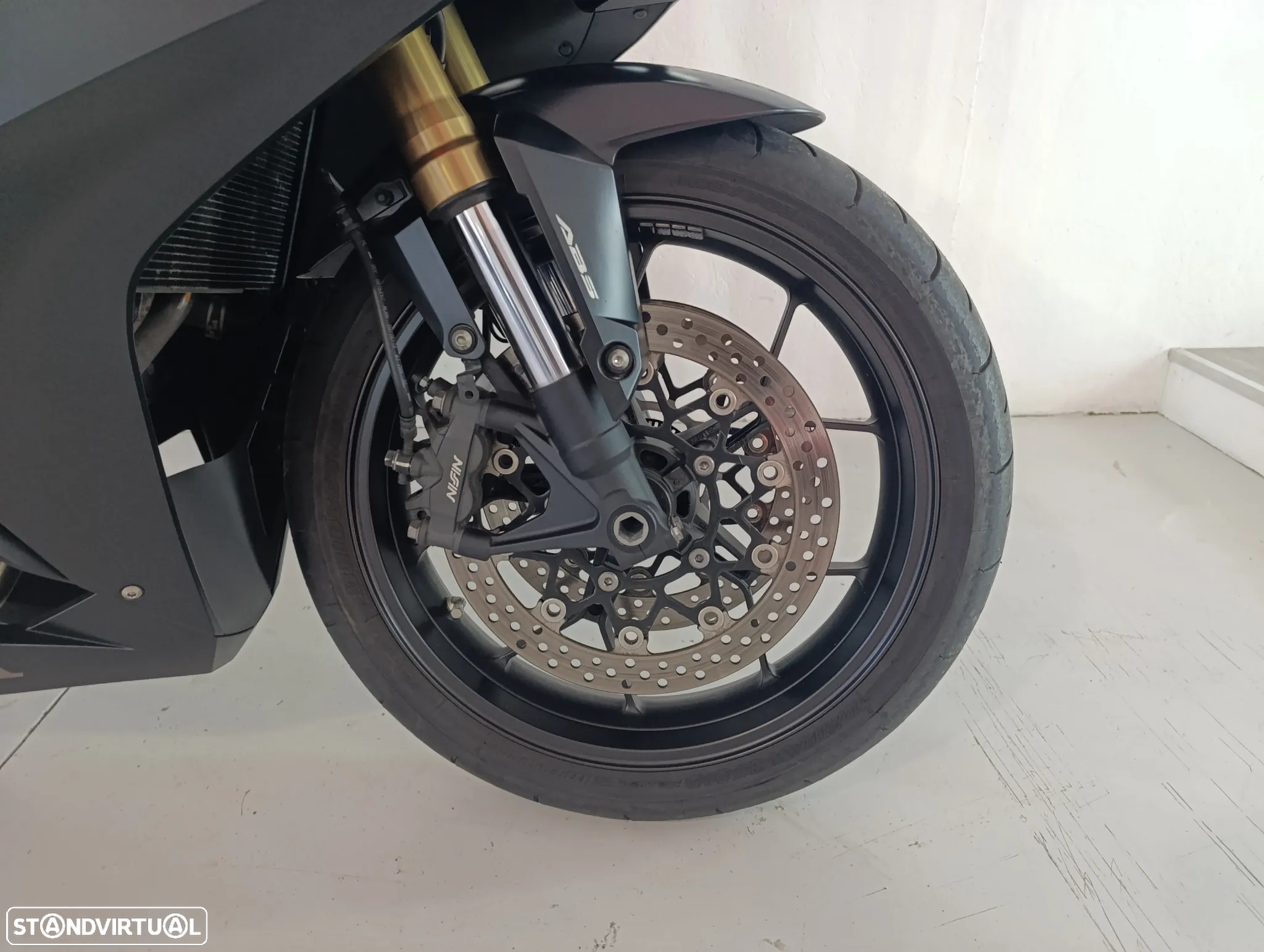 Honda CBR 650R - 14