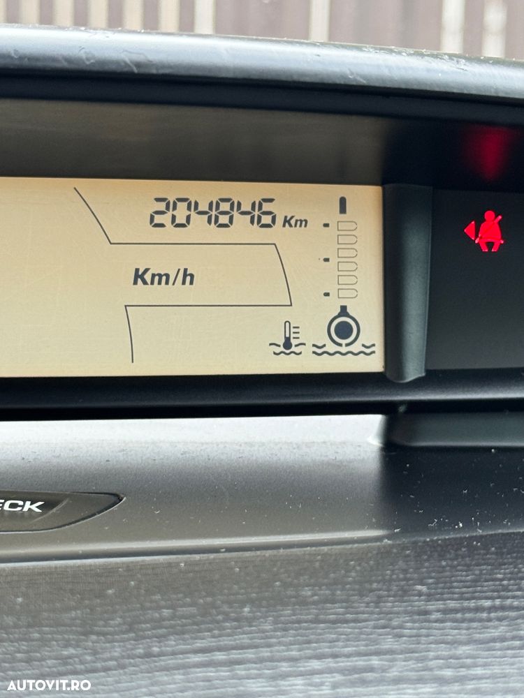 Citroën C4 1.6 HDI 16V SX - 11