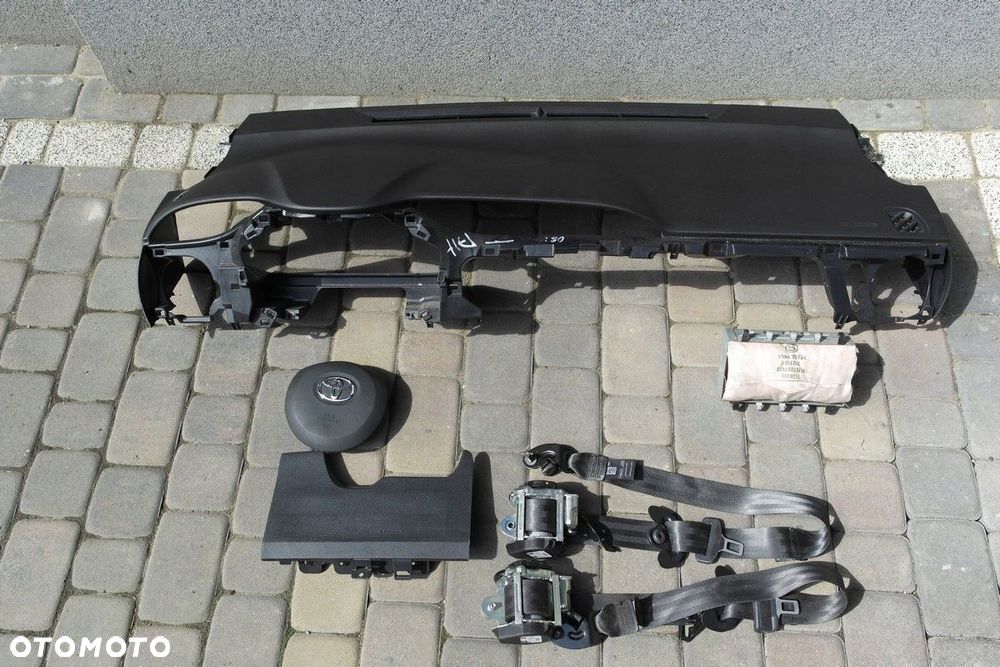 toyota yaris iii 3 lift deska konsola kokpit pulpit pÓŁka airbag pasy pas - 1