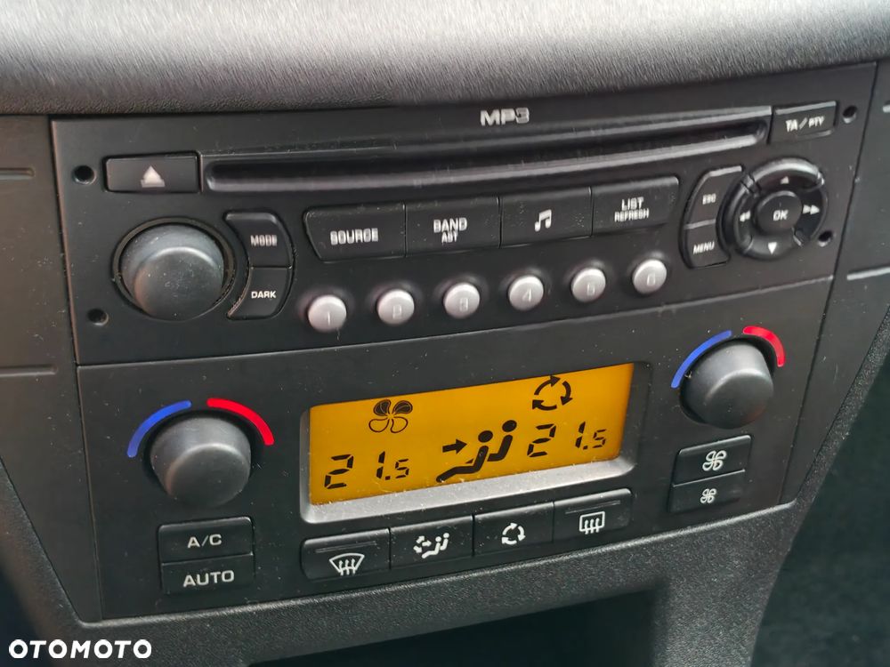 Citroën C4 1.4 16V Advance - 23