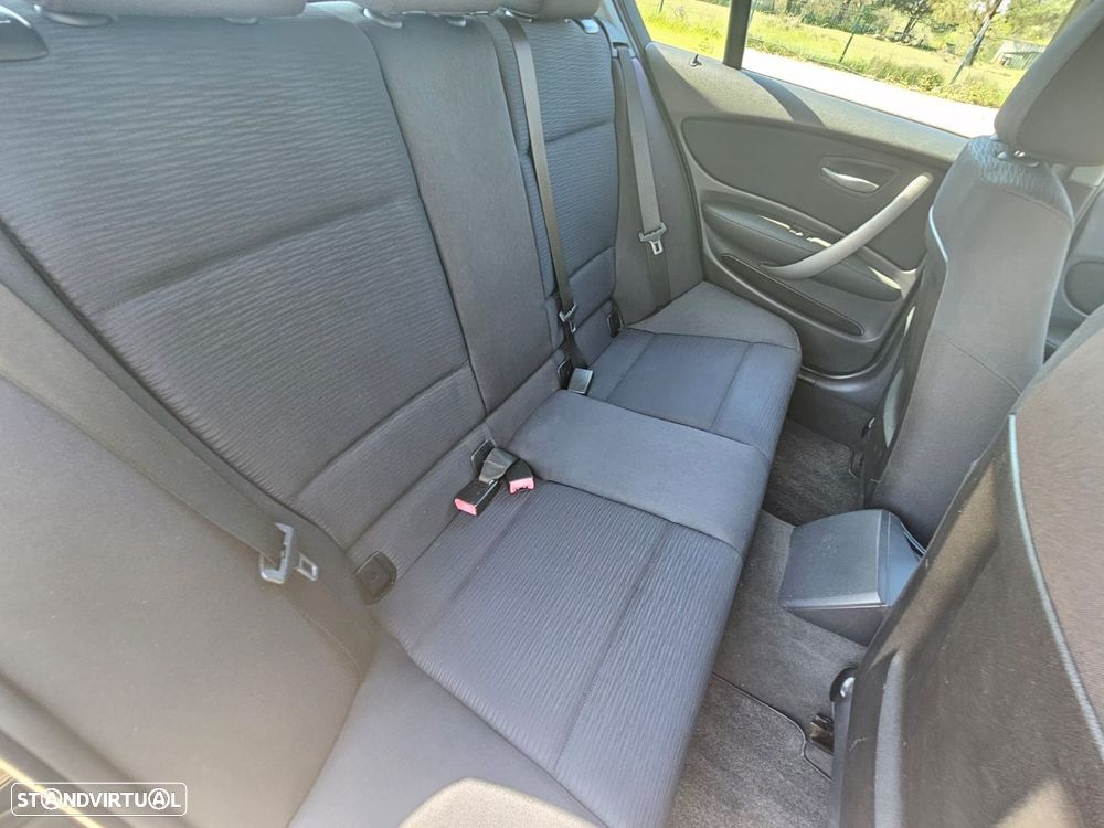 BMW 118 d Line Urban - 24