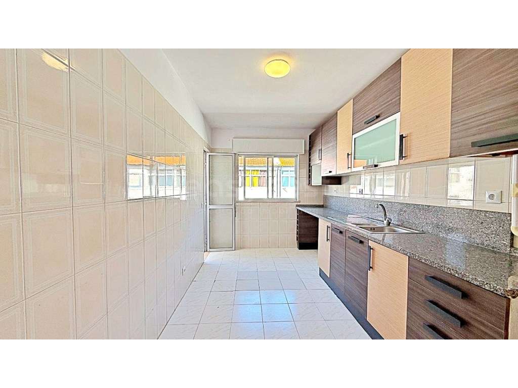 Apartamento T3 Renovado no Montijo | Excelente Localização e Vista ... - Grande imagem: 3/26