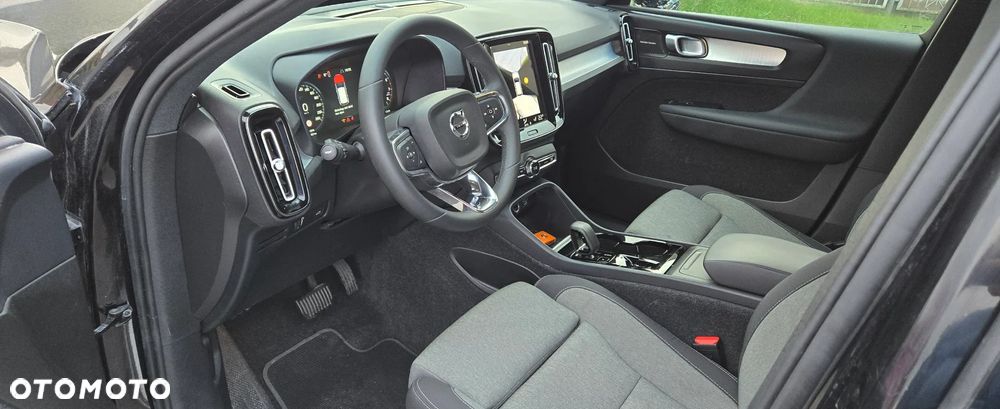 Volvo XC 40 T2 Plus Dark - 27