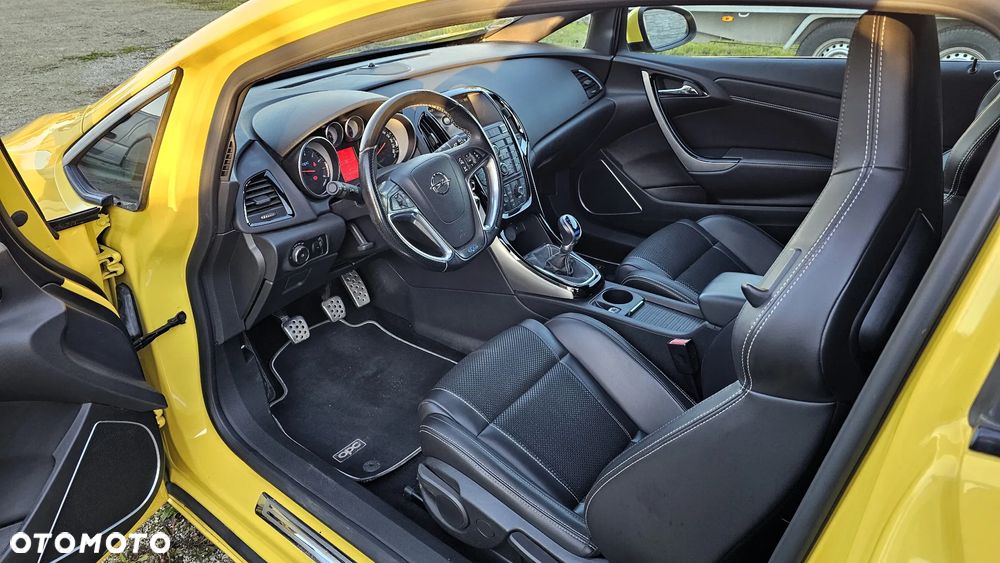Opel Astra IV GTC OPC - 17