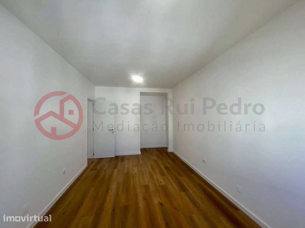 Apartamento T3 totalmente remodelado a 5 minutos da estação de comb... - Grande imagem: 5/21