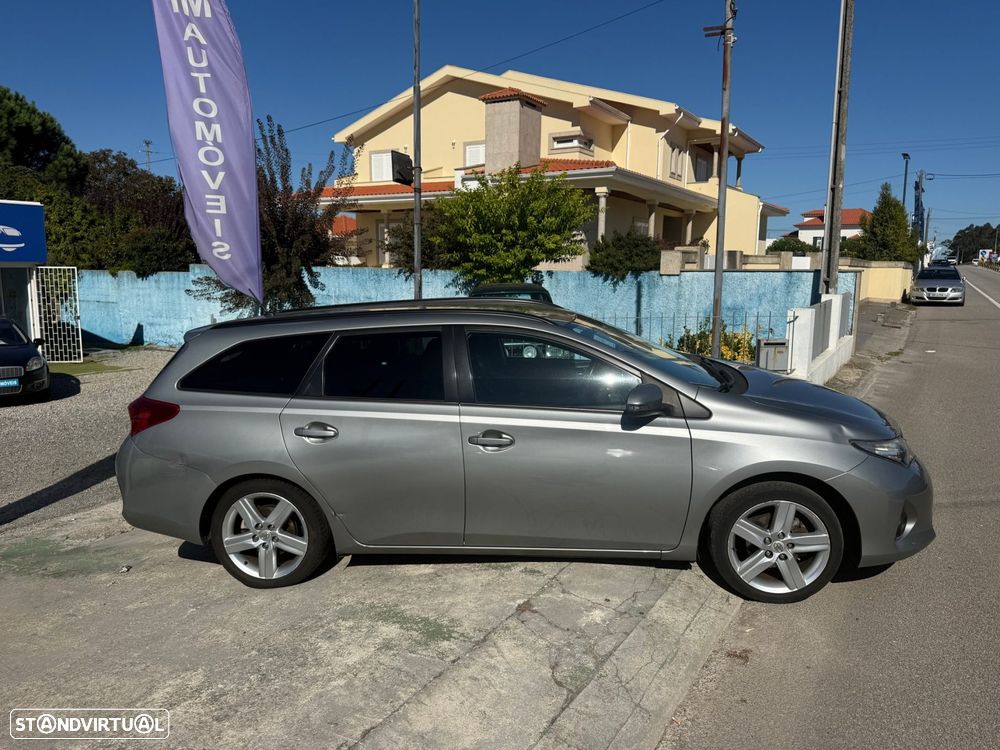 Toyota Auris Touring Sports 2014 photo 4