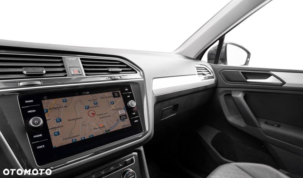Volkswagen Tiguan 2.0 TDI SCR 4MotION DSG R-Line - 26