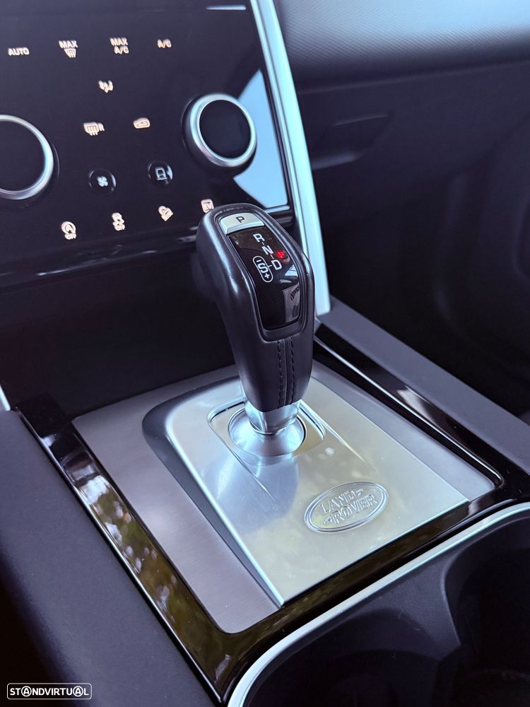 Land Rover Discovery Sport P300e R-Dynamic SE - 7