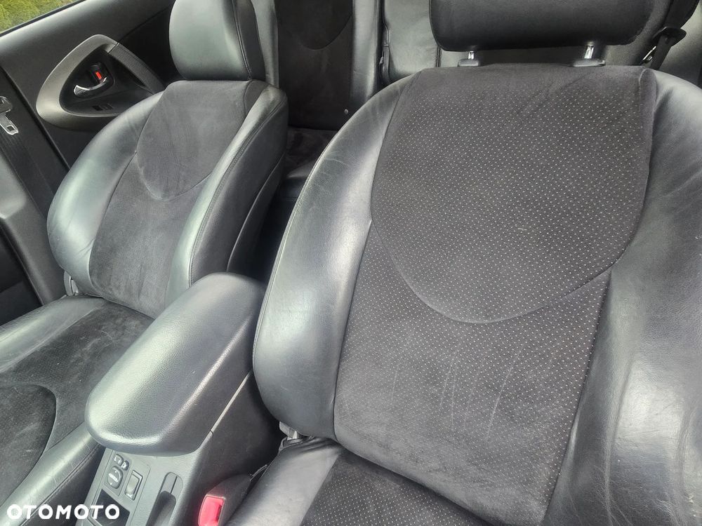 Toyota RAV4 2.0 VVT-i Premium - 27