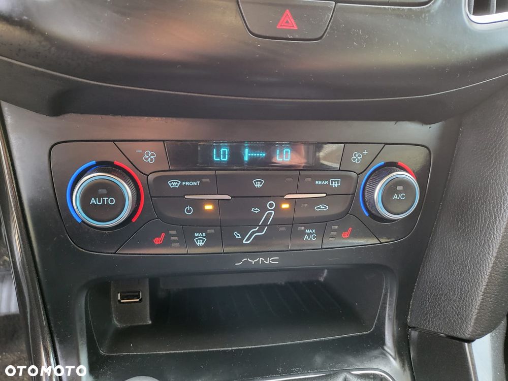 Ford Focus 1.0 EcoBoost STart-Stopp-System TITANIUM - 17