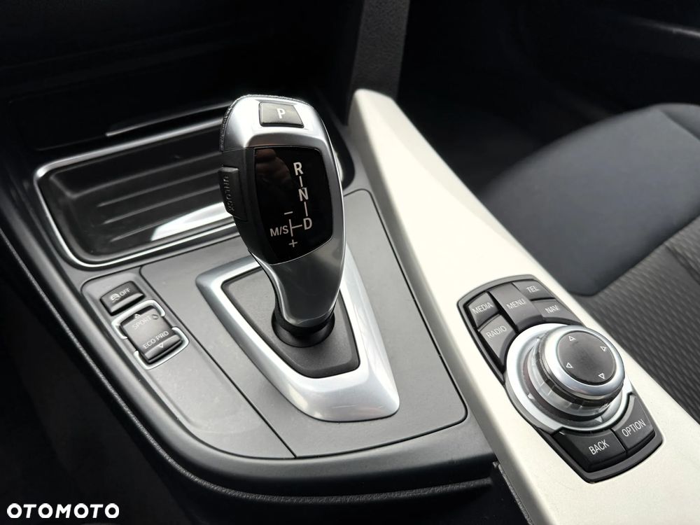 BMW Seria 3 318d - 13