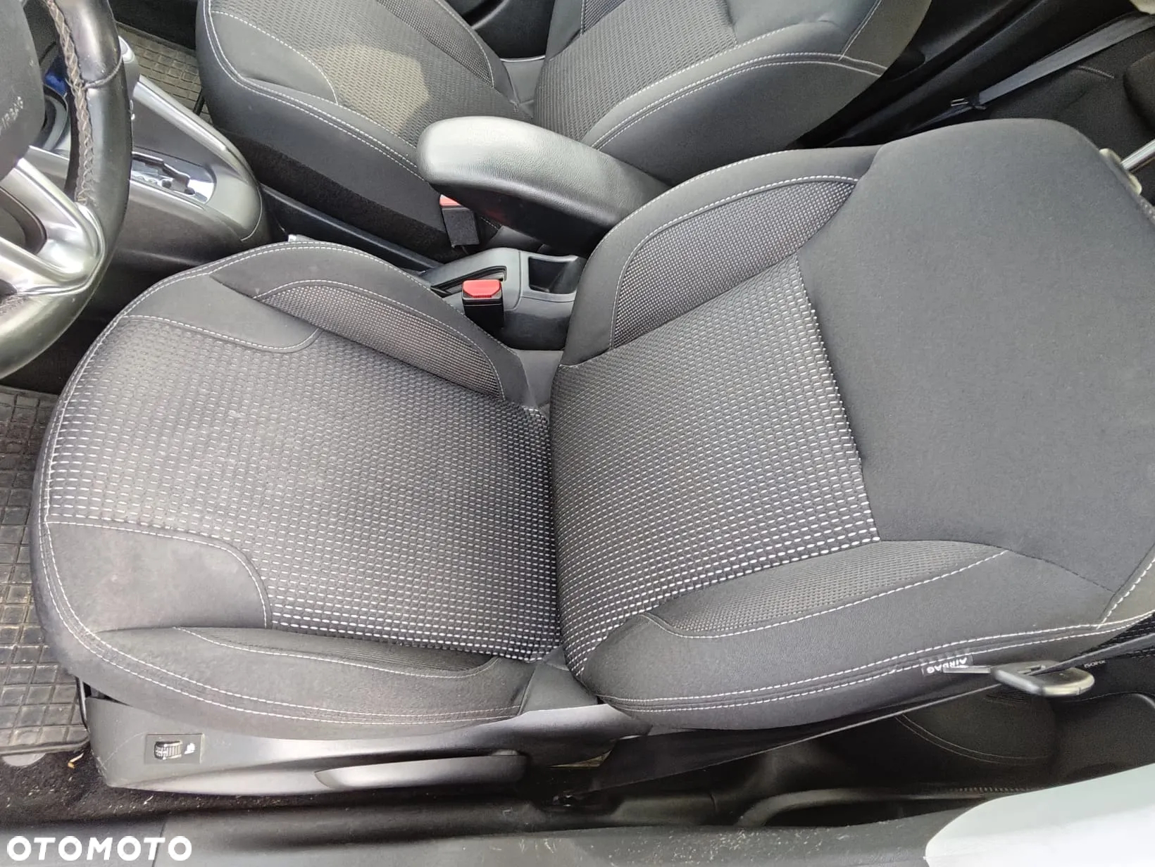 Peugeot 208 - 19
