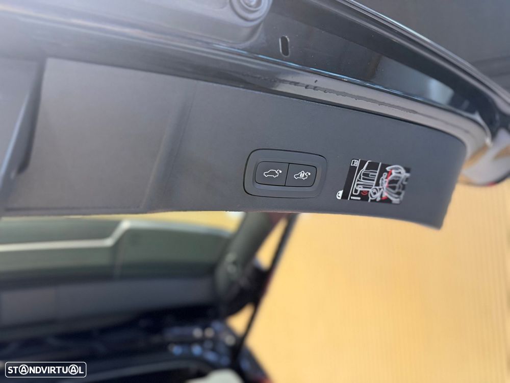 Volvo XC 40 T3 Geartronic Momentum Pro - 16