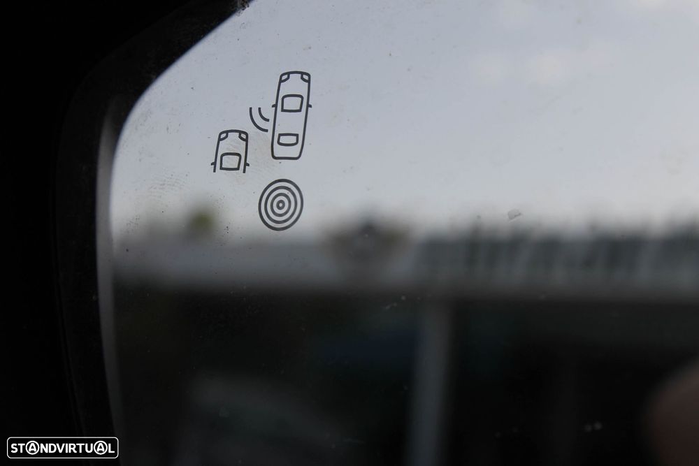 Peugeot e-2008 50 kWh GT - 5