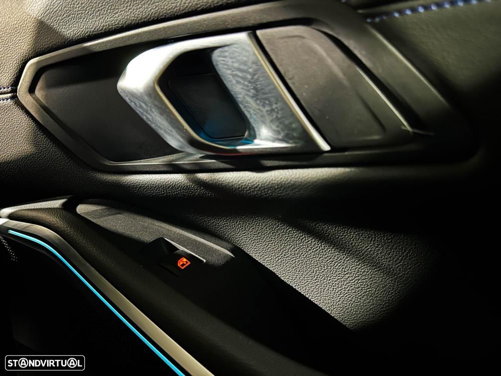 BMW 330 e Pack Desportivo M Auto - 25