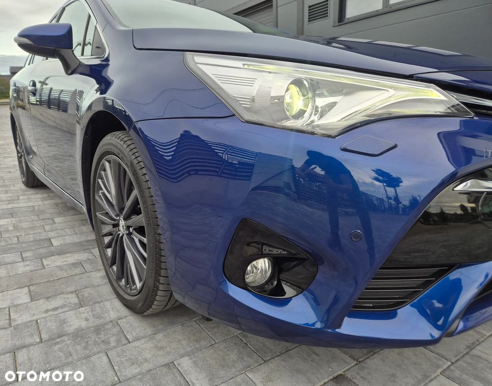 Toyota Avensis 1.8 Premium - 11