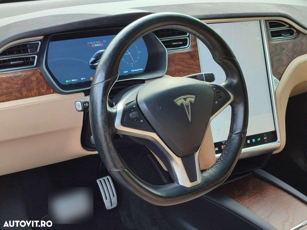 Tesla Model X - 6