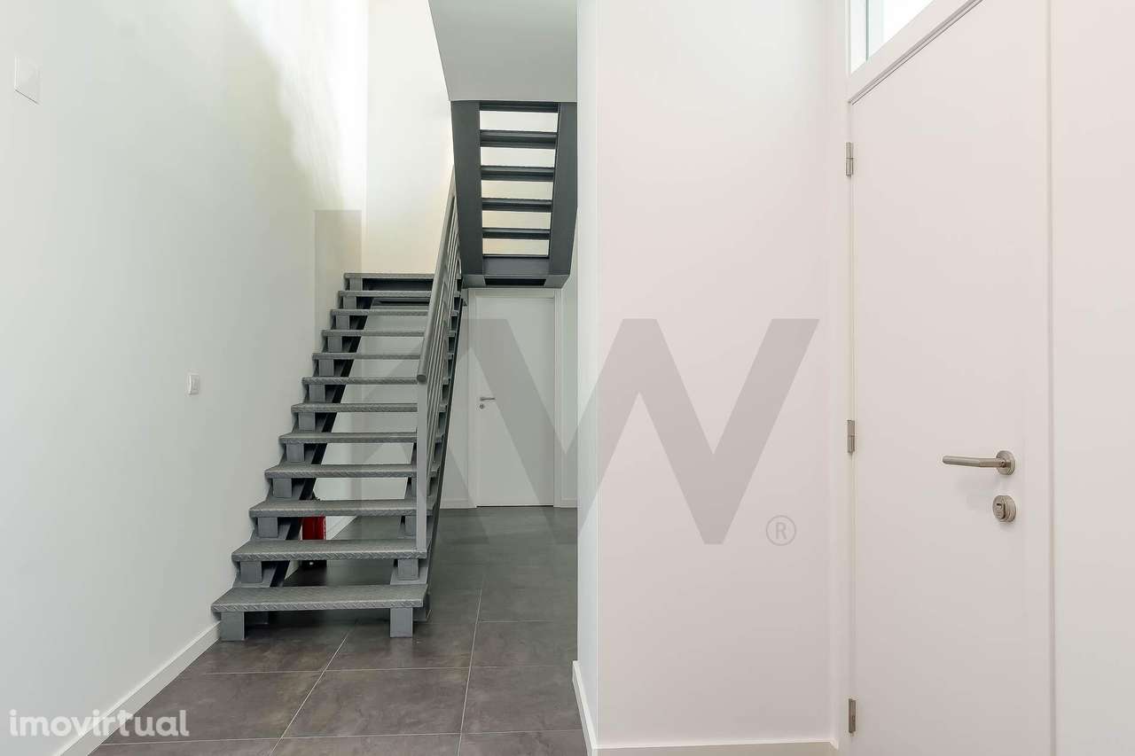 Duplex no Parque das Nações com potencial para habitação - Grande imagem: 2/30