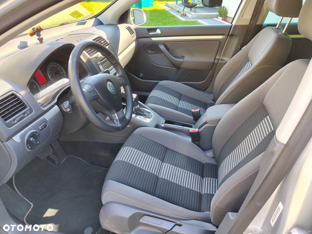 Volkswagen Golf 1.9 TDI DPF Trendline DSG - 12