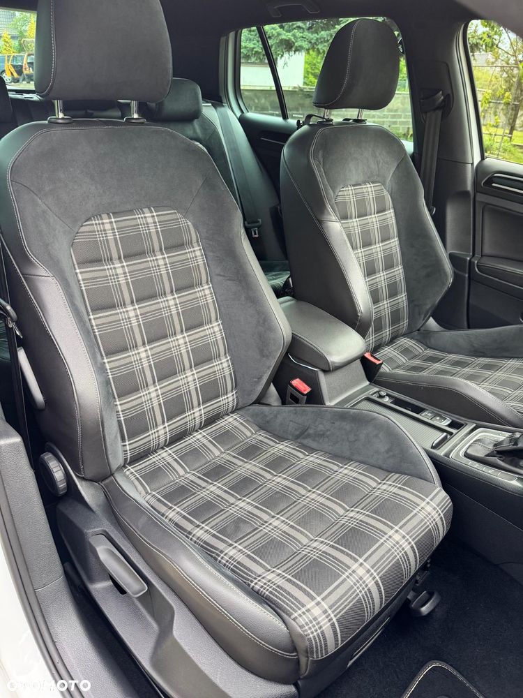 Volkswagen Golf - 13