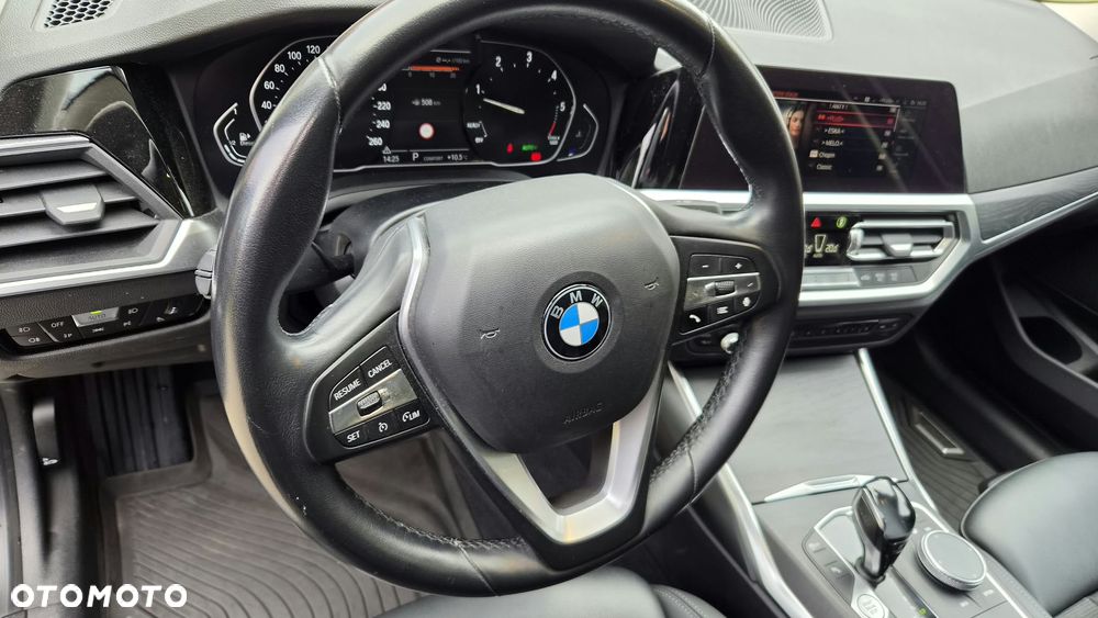 BMW 3 Series 2020 photo 2