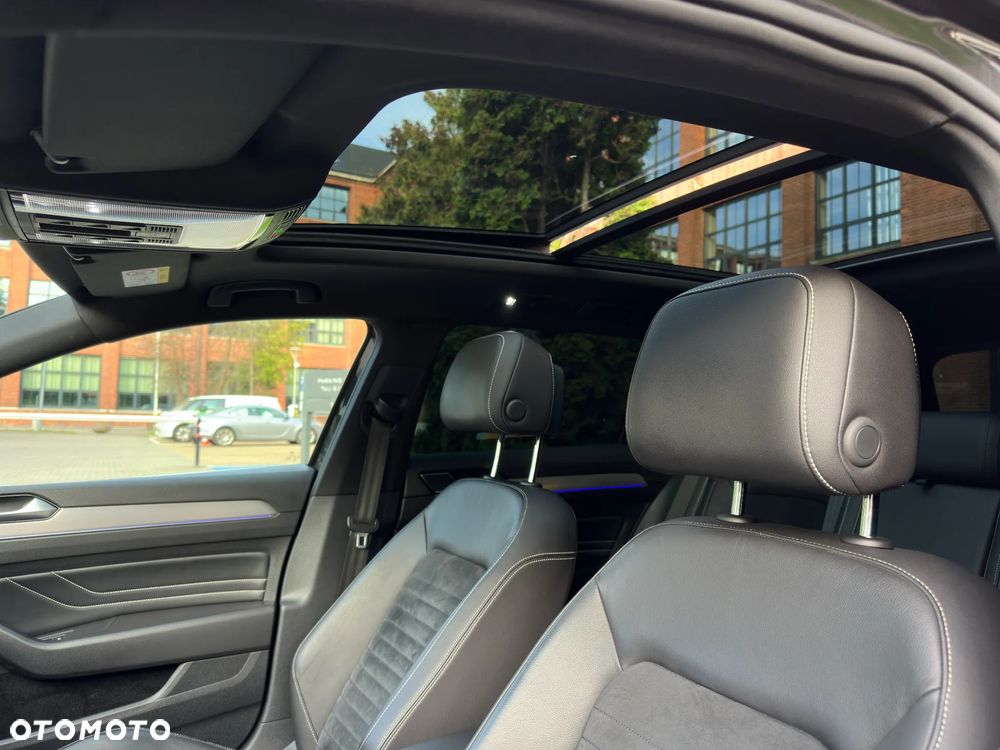 Volkswagen Passat 1.6 TDI SCR DSG Conceptline - 16