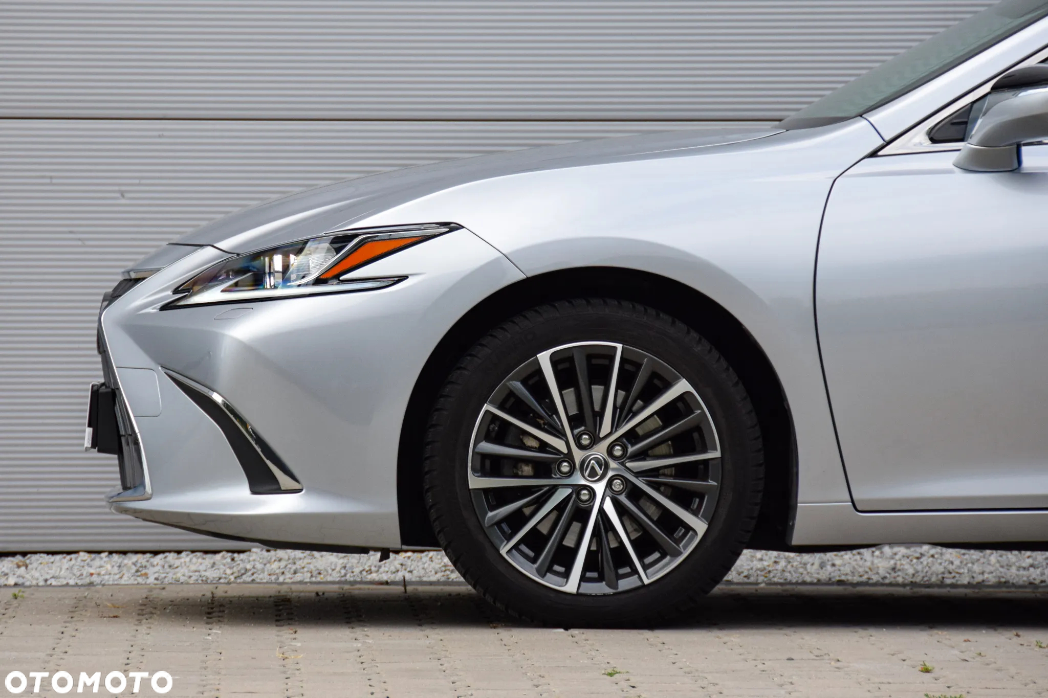 Lexus ES 300h Business Edition - 13
