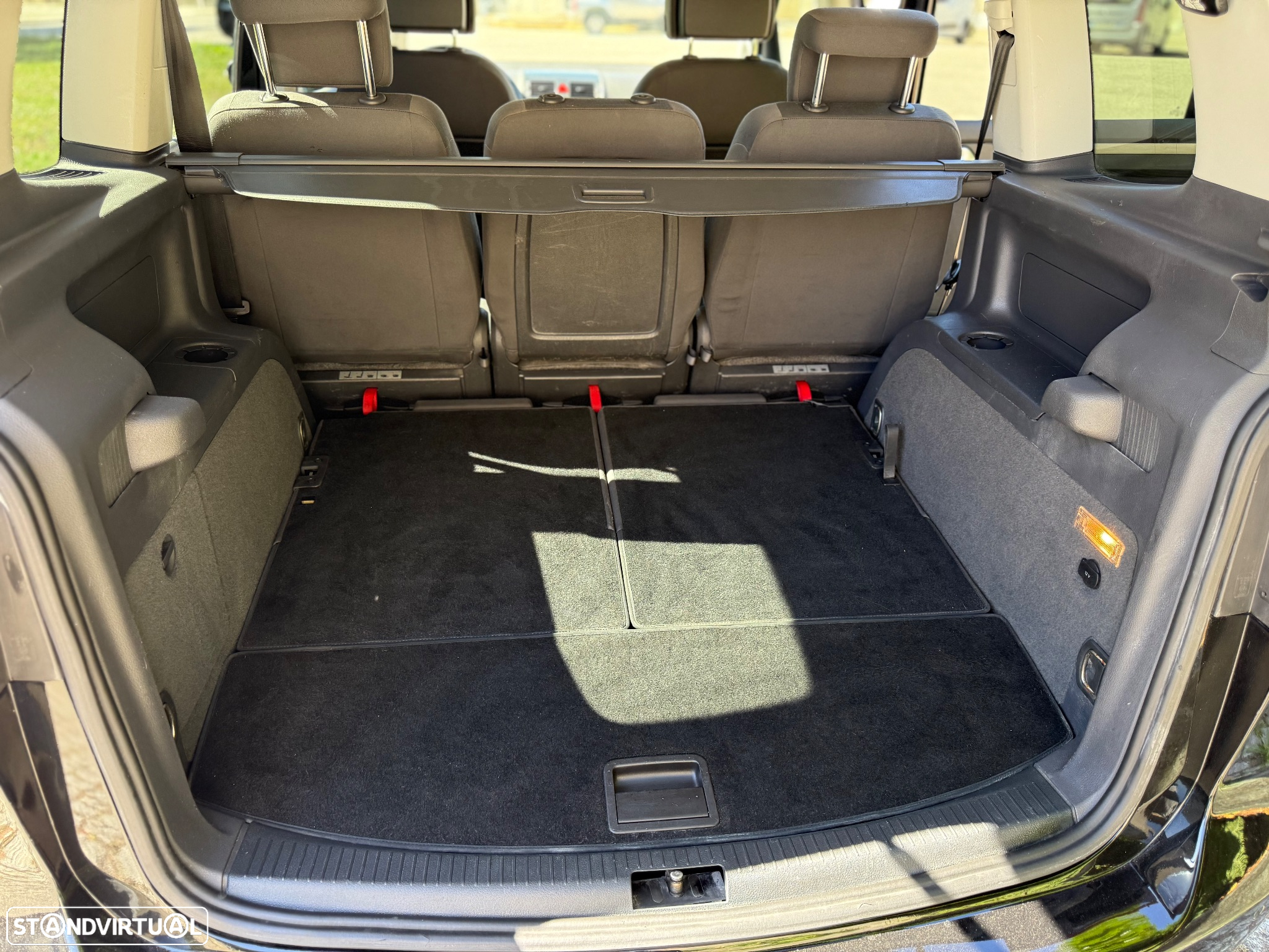 VW Touran 1.6 TDI Blue.Highline 7L - 8