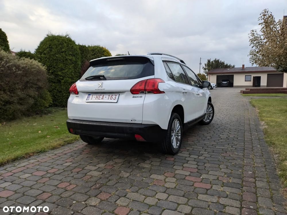 Peugeot 2008 1.2 Pure Tech Signature - 28