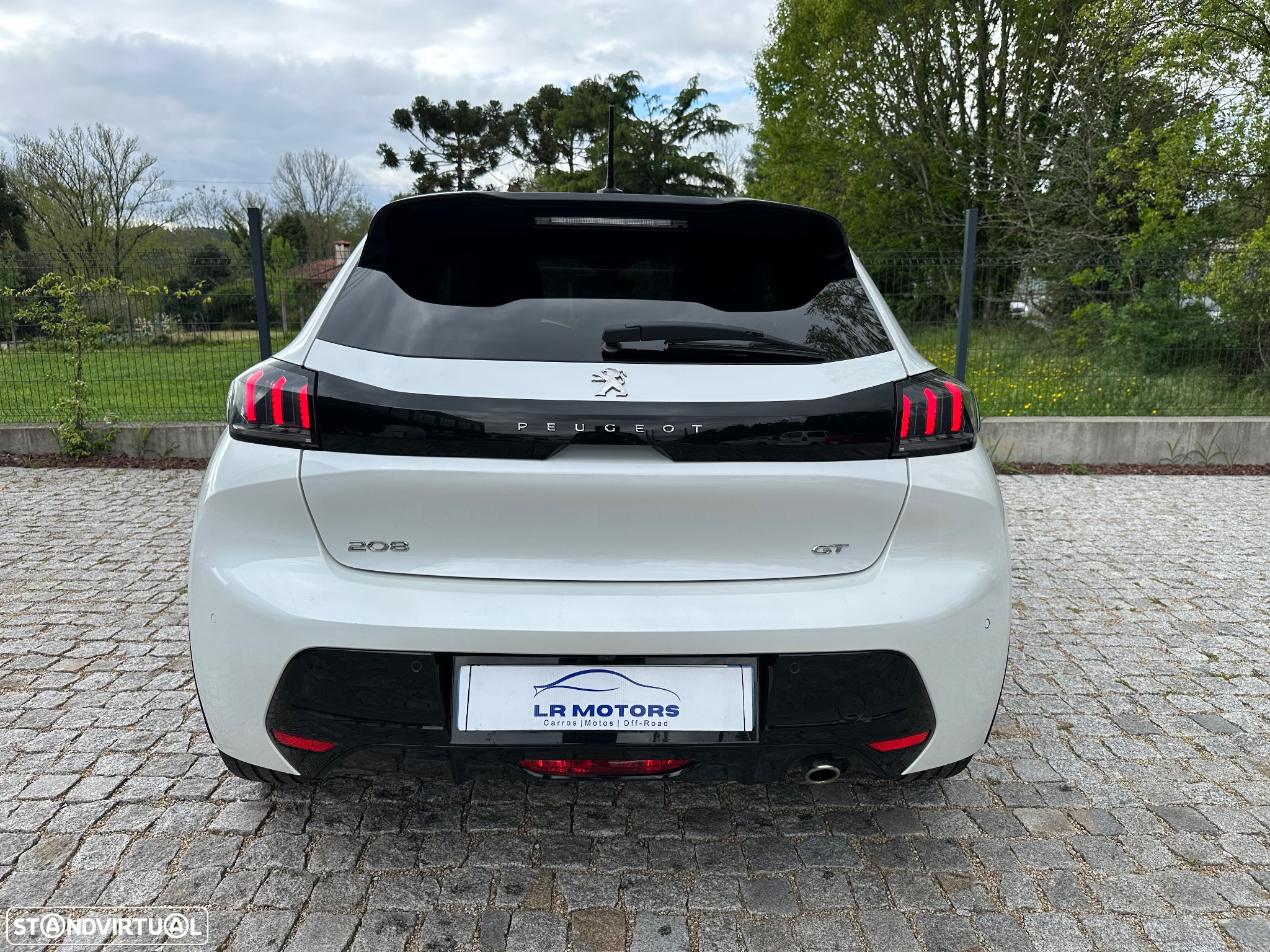 Peugeot 208 1.2 PureTech GT EAT8 - 4