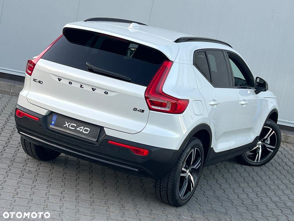 Volvo XC 40 B4 AWD Plus Dark - 10