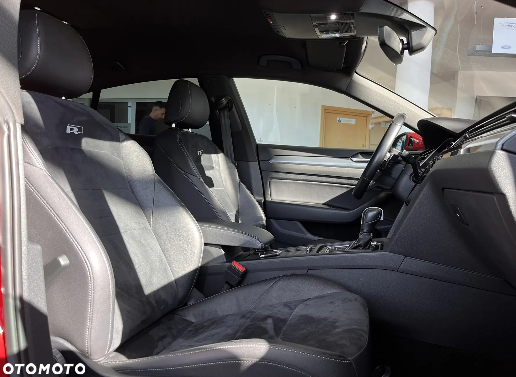 Volkswagen Arteon 2.0 TDI Bi-Turbo SCR 4Mot R-Line Edition DSG - 24