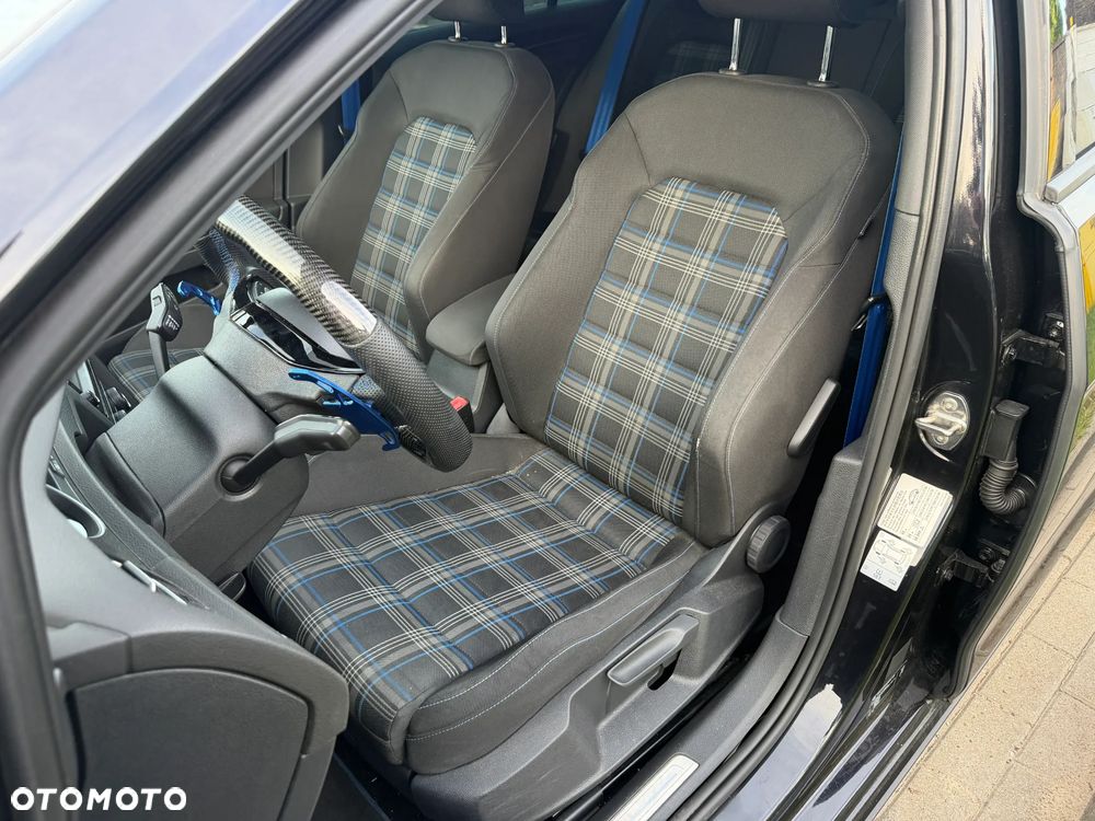 Volkswagen Golf - 13