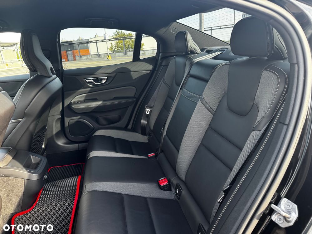 Volvo S60 T5 R-Design - 16