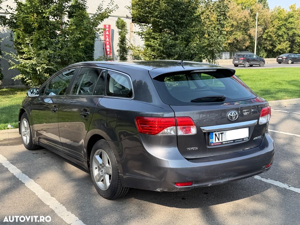 Toyota Avensis 2.0 D-4D Executive - 5