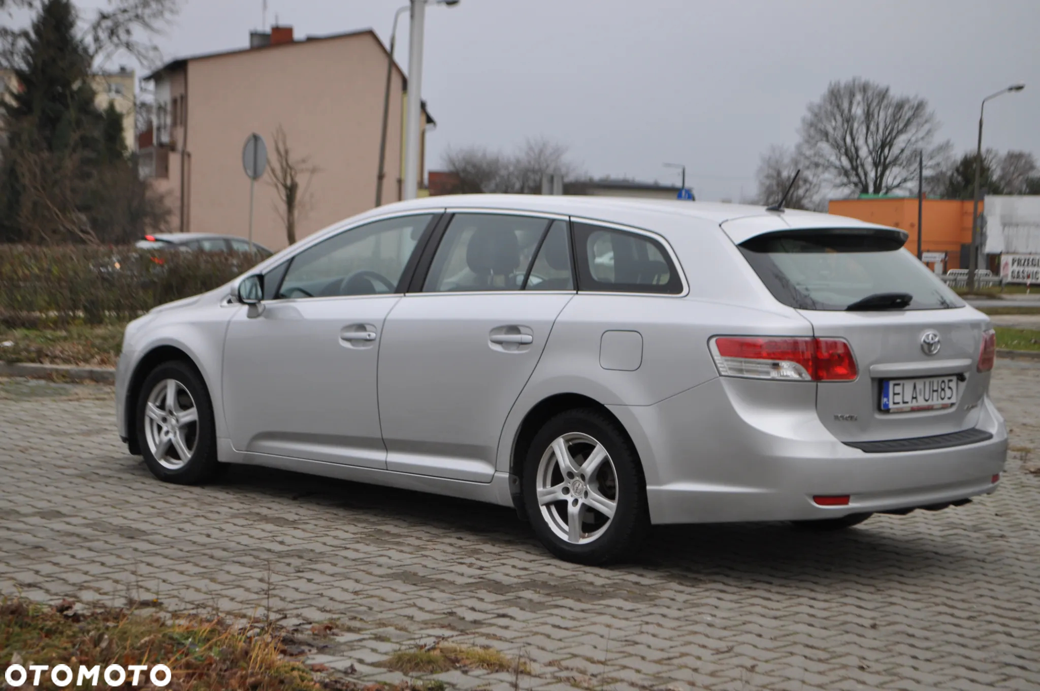 Toyota Avensis 1.8 Active - 11