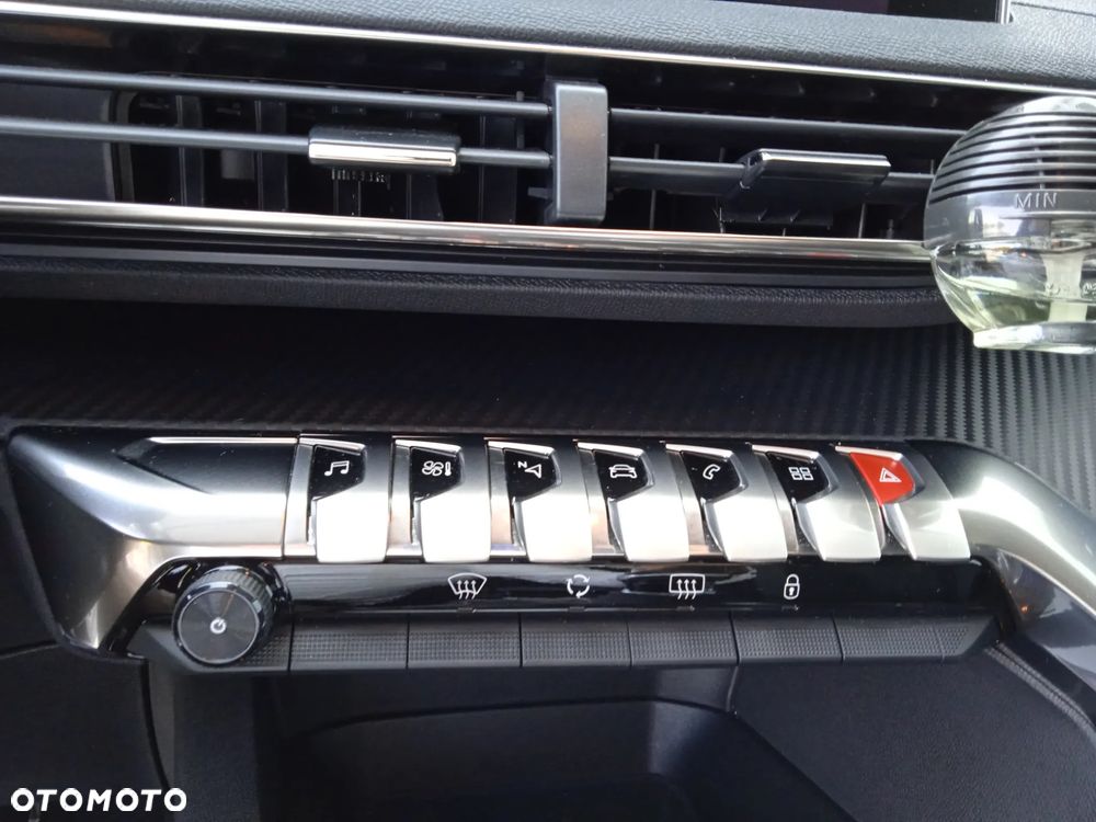 Peugeot 3008 1.2 PureTech Allure S&S - 21