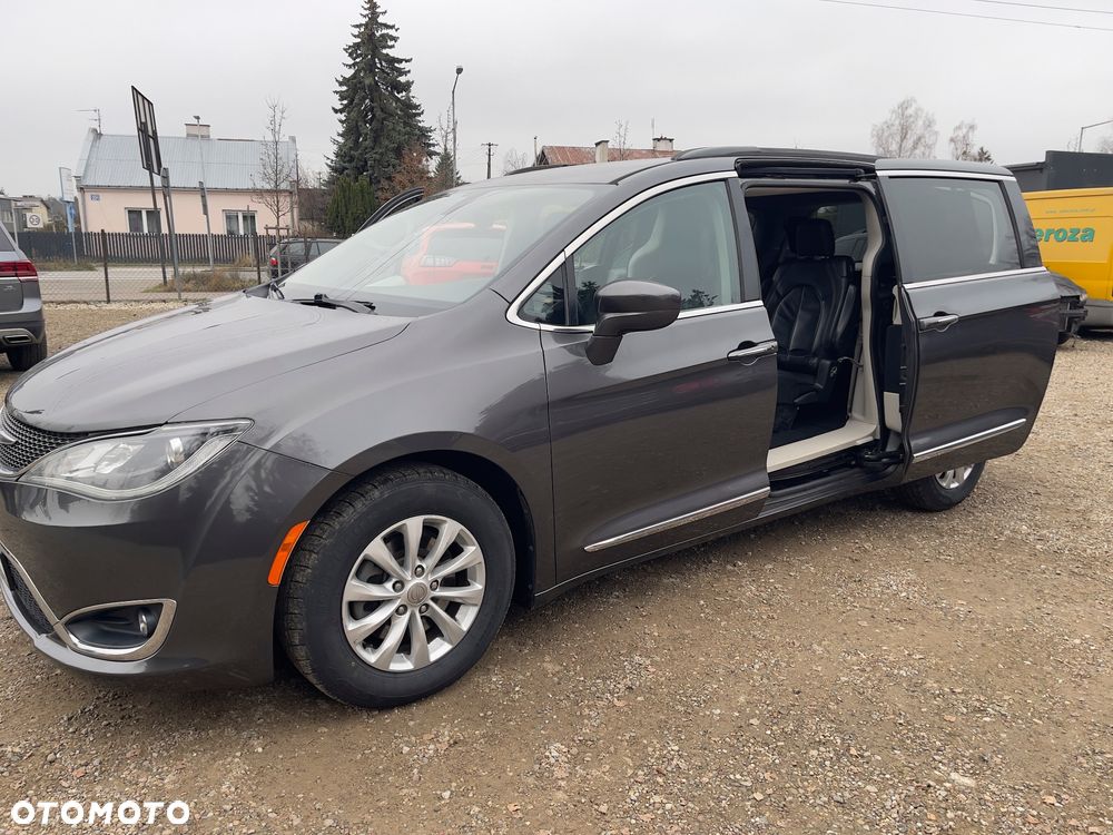 Chrysler Pacifica - 3