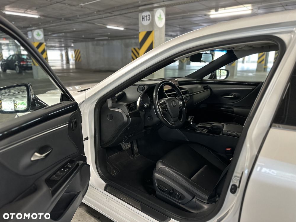 Lexus ES 300h Business Edition + - 9