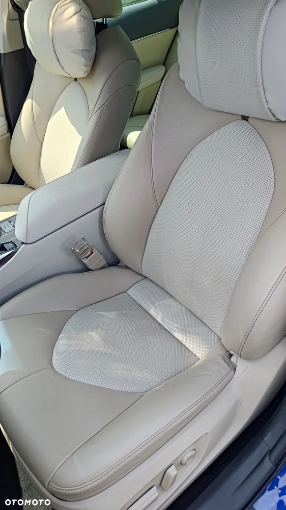 Toyota Camry 2.5 Hybrid Comfort CVT - 8