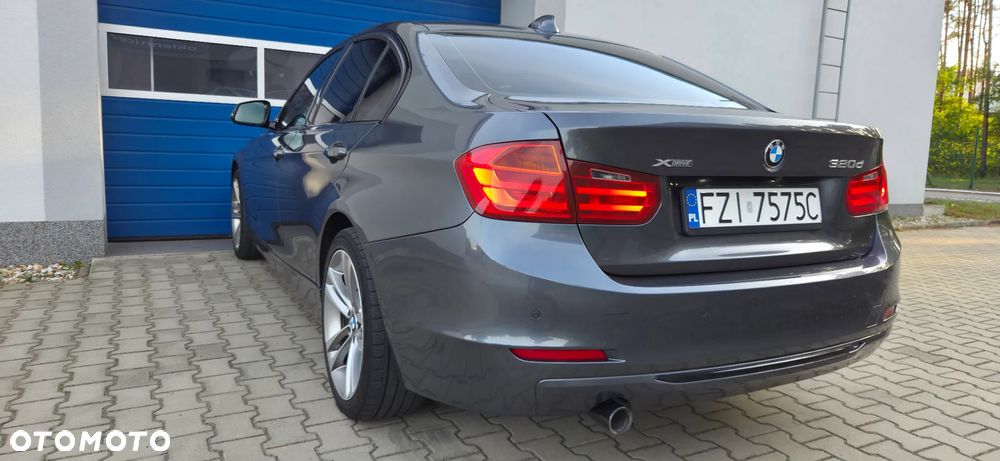 BMW Seria 3 ver-320d-xdrive-sport-line - 13
