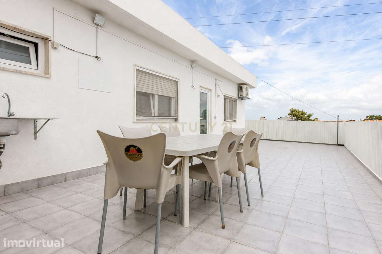 Excelente Apartamento de 4 Assoalhadas com Terraço e Sótão Independent - Grande imagem: 2/28