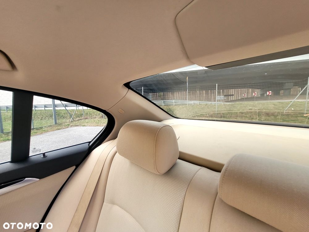 BMW Seria 5 520d - 26