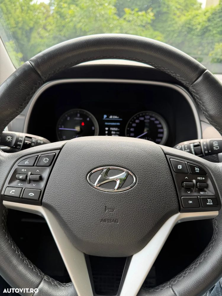 Hyundai Tucson 2.0 CRDI 4WD 8AT Luxury - 17