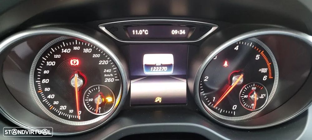 Mercedes-Benz CLA 180 d Shooting Brake Urban - 17